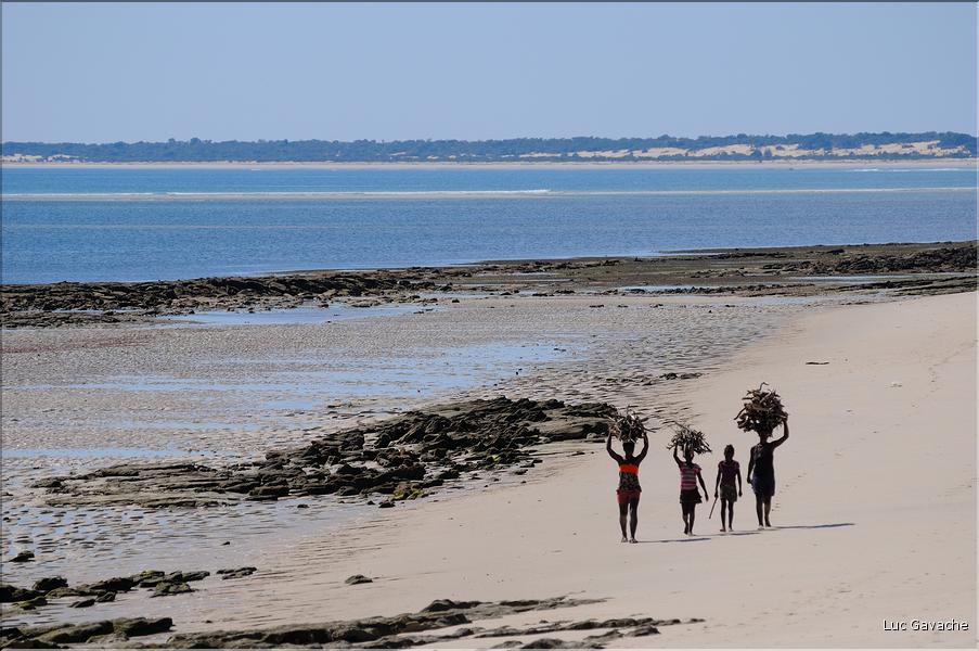 La région de Belo bénéficie d'une cadre naturel absolument magnifique et est peuplée de pêcheurs vezo semi-nomades. (100)