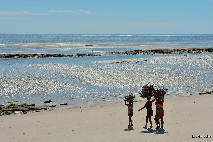 La région de Belo bénéficie d'une cadre naturel absolument magnifique et est peuplée de pêcheurs vezo semi-nomades. (102)