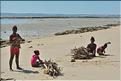 La région de Belo bénéficie d'une cadre naturel absolument magnifique et est peuplée de pêcheurs vezo semi-nomades. (104)