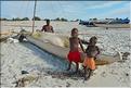 La région de Belo bénéficie d'une cadre naturel absolument magnifique et est peuplée de pêcheurs vezo semi-nomades. (142)