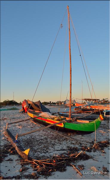 Cela permet également de voir les pêcheurs vezo avant ou après la pêche. (46)