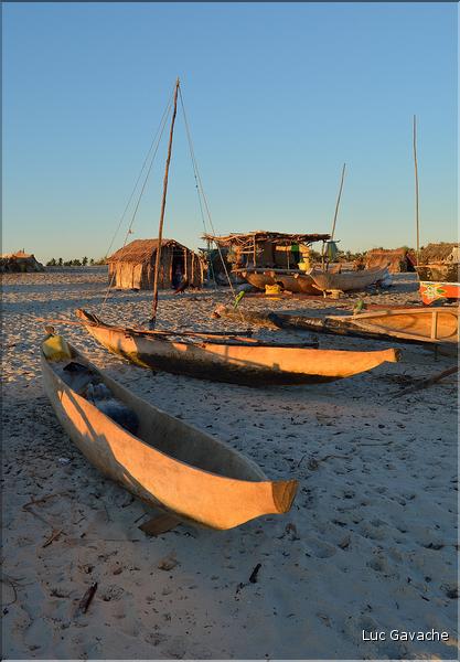 Cela permet également de voir les pêcheurs vezo avant ou après la pêche. (59)
