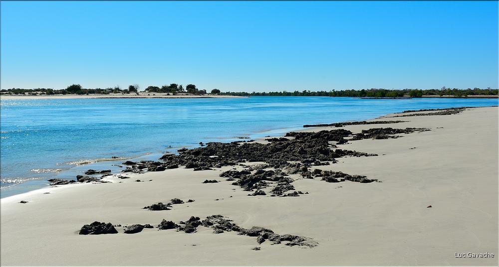 Au nord de Belo, dans un cadre sauvage absolu, se trouve le petit village de Menaky. (4)