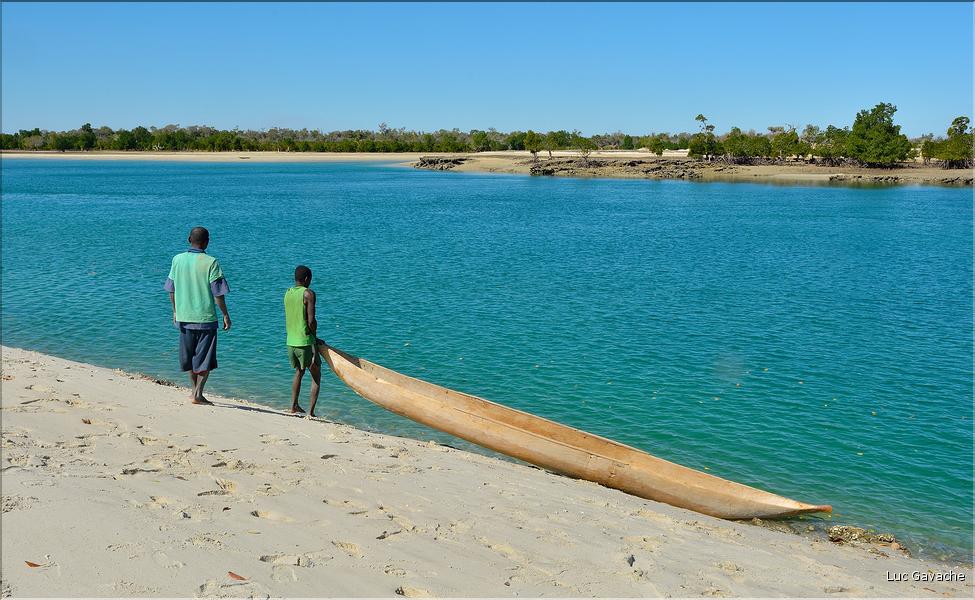 Rencontre avec les habitantes de Menaky, qui vont nous faire visiter leur village et ses environs. (29)