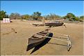 Au départ de Menaky direction, au travers la mangrove, le petit port improvisé, qui permet d'embarquer le sel des fameuses salines de Belo. (23)
