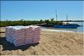 Au départ de Menaky direction, au travers la mangrove, le petit port improvisé, qui permet d'embarquer le sel des fameuses salines de Belo. (26)