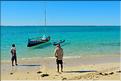 Sortie en mer avec des pêcheurs Vezo à Andavadoaka (34). Accostage sur une petite île fréquentée par des pêcheurs nomades vezo