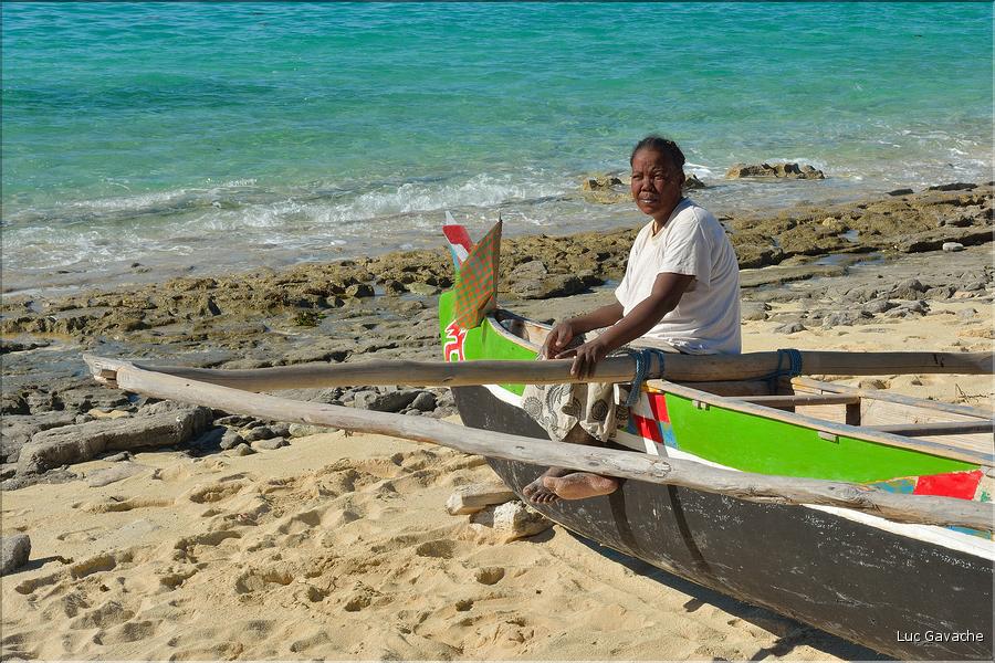 Sortie en mer avec des pêcheurs Vezo à Andavadoaka (40). Accostage sur une petite île fréquentée par des pêcheurs nomades vezo
