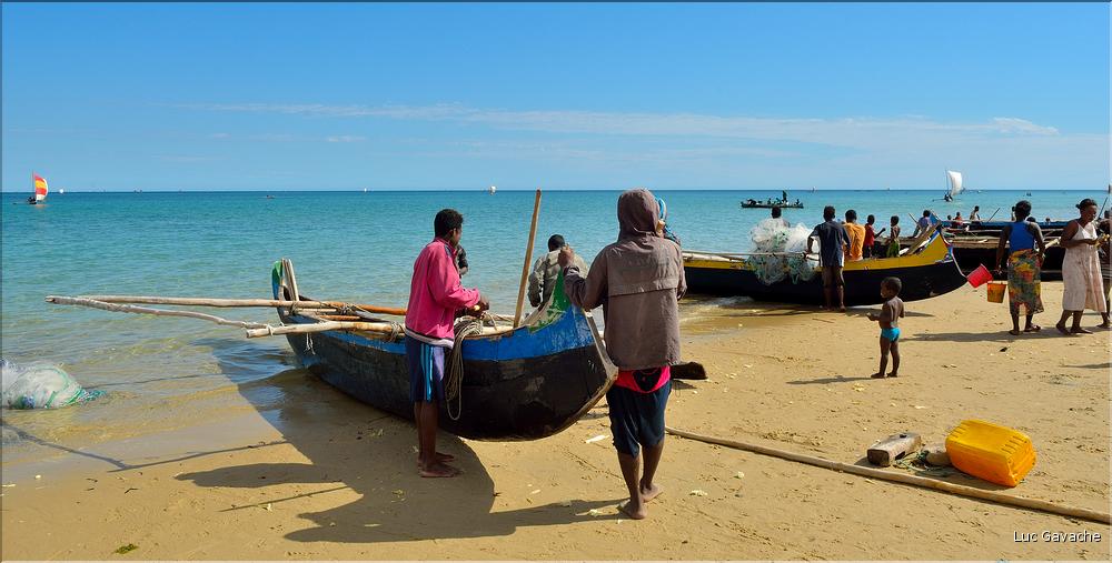 Retour des pêcheurs vezo à Ambolimailaka dans la baie d'Ifaty. (11)