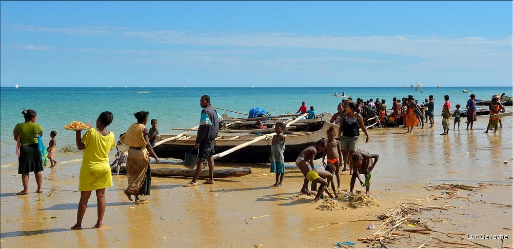 Retour des pêcheurs vezo à Ambolimailaka dans la baie d'Ifaty. (15)