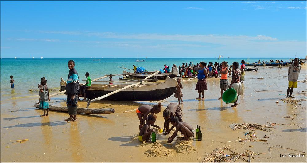 Retour des pêcheurs vezo à Ambolimailaka dans la baie d'Ifaty. (19)