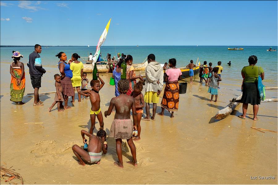 Retour des pêcheurs vezo à Ambolimailaka dans la baie d'Ifaty. (24)