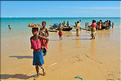 Retour des pêcheurs vezo à Ambolimailaka dans la baie d'Ifaty. (25)