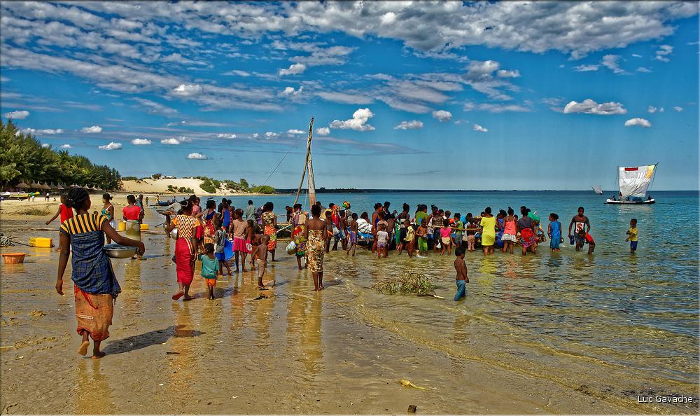 Retour des pêcheurs vezo à Ambolimailaka dans la baie d'Ifaty. (30)