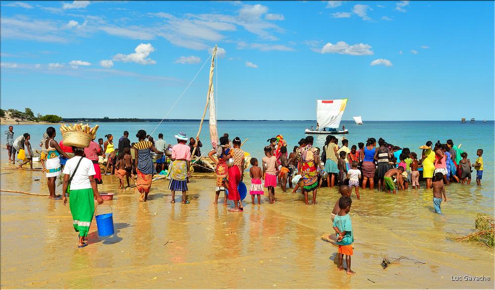 Retour des pêcheurs vezo à Ambolimailaka dans la baie d'Ifaty. (32)