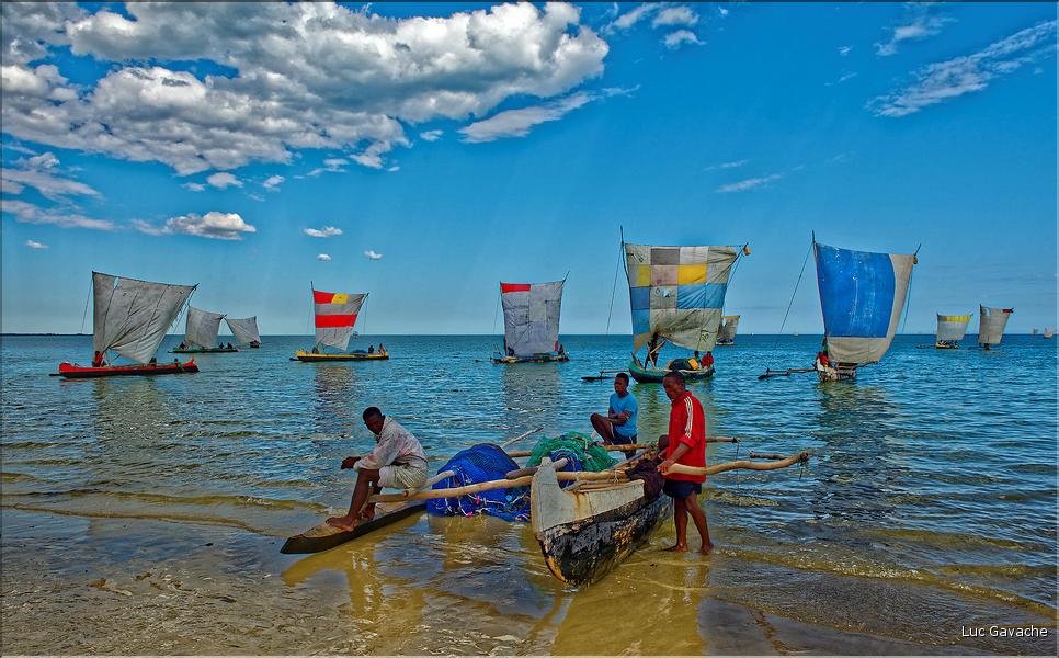 Retour des pêcheurs vezo à Ambolimailaka dans la baie d'Ifaty. (35)