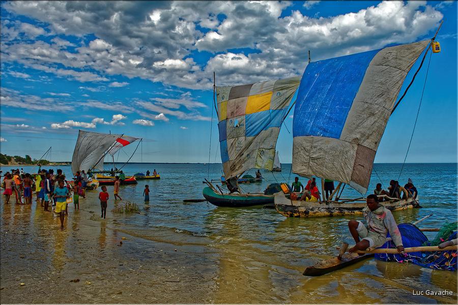 Retour des pêcheurs vezo à Ambolimailaka dans la baie d'Ifaty. (37)