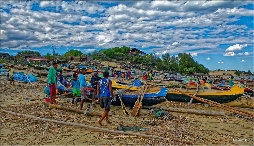 Retour des pêcheurs vezo à Ambolimailaka dans la baie d'Ifaty. (40)