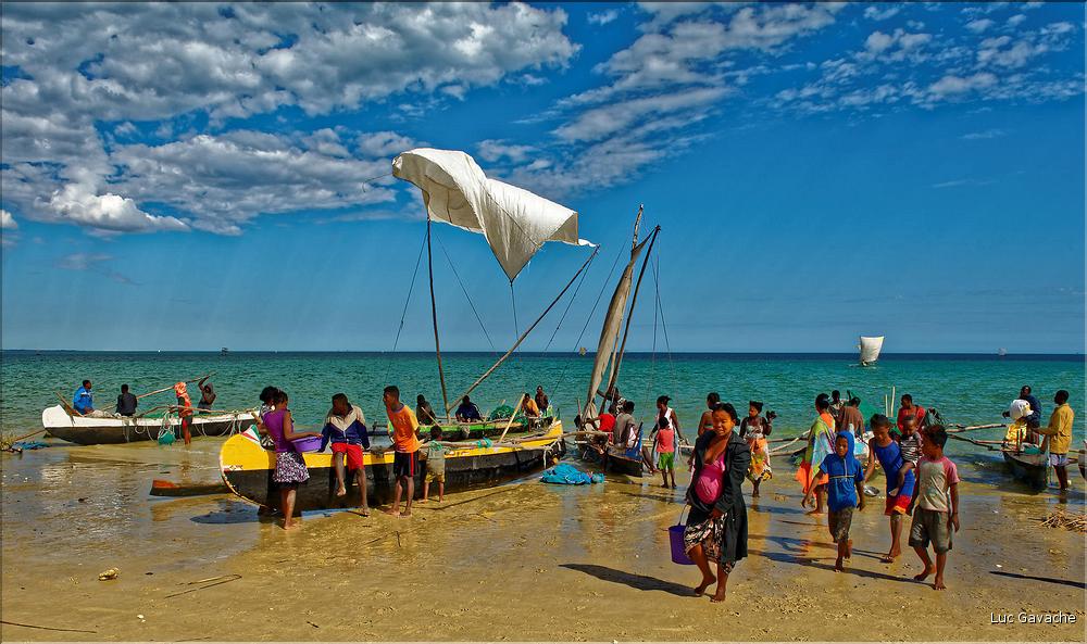 Retour des pêcheurs vezo à Ambolimailaka dans la baie d'Ifaty. (50)