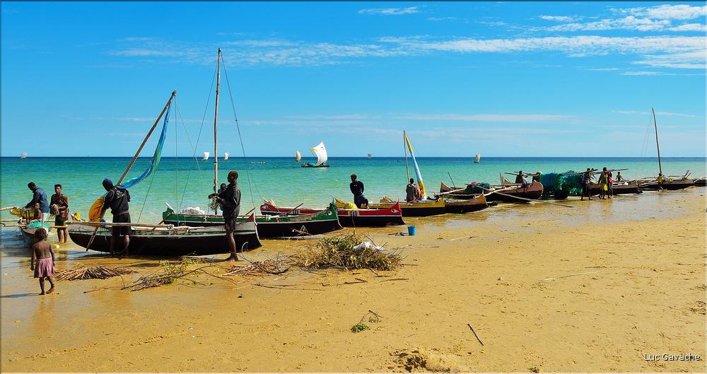 Retour des pêcheurs vezo à Ambolimailaka dans la baie d'Ifaty. (52)