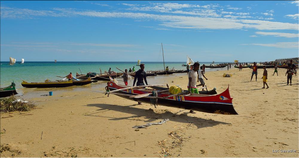 Retour des pêcheurs vezo à Ambolimailaka dans la baie d'Ifaty. (56)