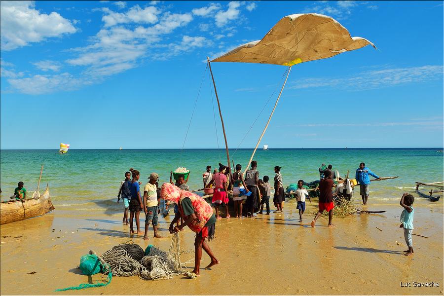 Retour des pêcheurs vezo à Ambolimailaka dans la baie d'Ifaty. (57)