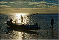 Le soleil est près de l'horizon, les pêcheurs Vezo de Mangily sont de retour. (5)