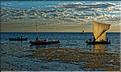 Le soleil est près de l'horizon, les pêcheurs Vezo de Mangily sont de retour. (10)