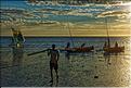 Le soleil est près de l'horizon, les pêcheurs Vezo de Mangily sont de retour. (12)