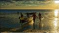 Le soleil est près de l'horizon, les pêcheurs Vezo de Mangily sont de retour. (22)
