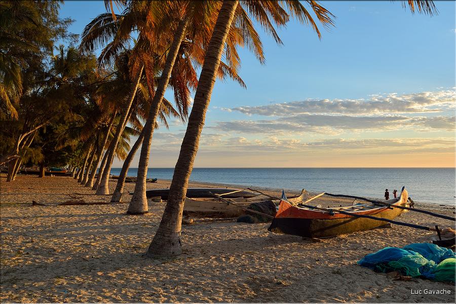 Coucher de soleil sur une des plages du village de Mangily. (5)