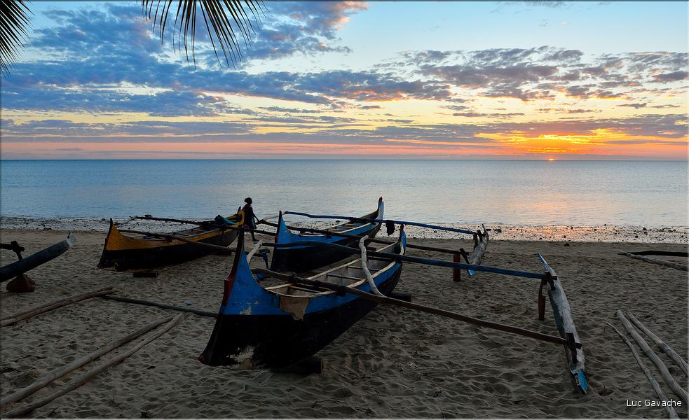 Coucher de soleil sur une des plages du village de Mangily. (14)