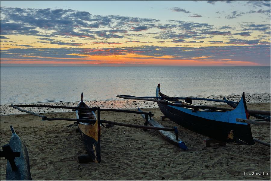 Coucher de soleil sur une des plages du village de Mangily. (16)