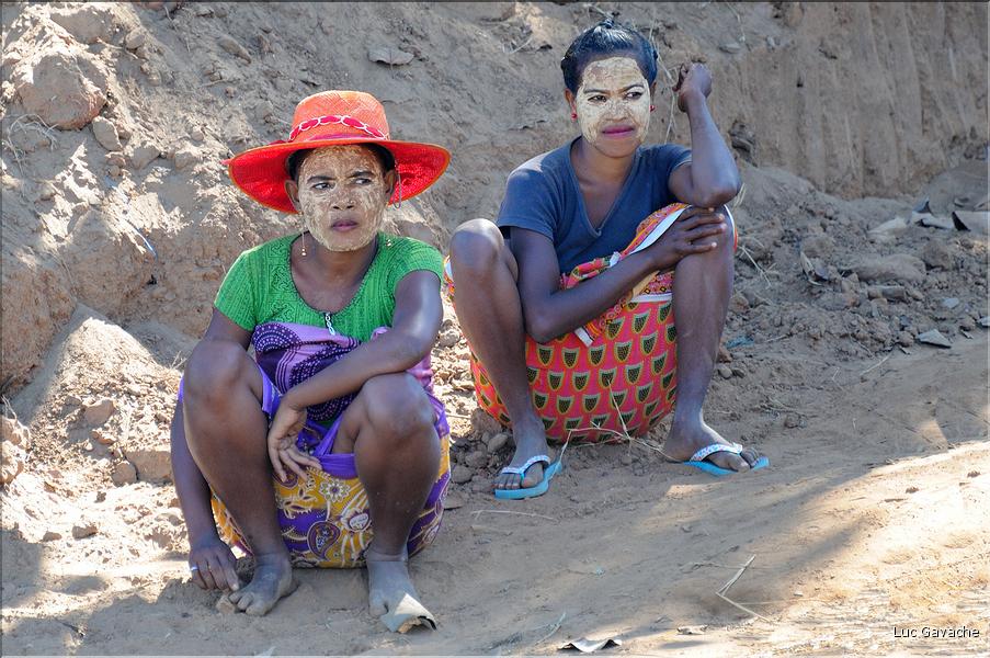 En attendant la traversé de la Tsiribihinia. (9)