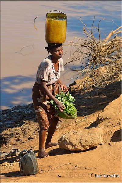 En attendant la traversé de la Tsiribihinia. (16)