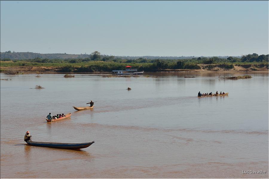 En remontant le fleuve Tsiribihinia jusqu'à Belo. (5)
