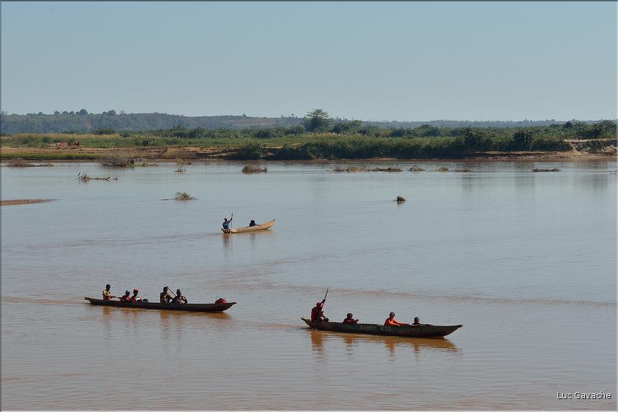 En remontant le fleuve Tsiribihinia jusqu'à Belo. (6)