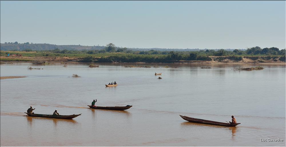 En remontant le fleuve Tsiribihinia jusqu'à Belo. (9)
