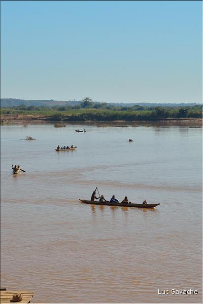 En remontant le fleuve Tsiribihinia jusqu'à Belo. (15)