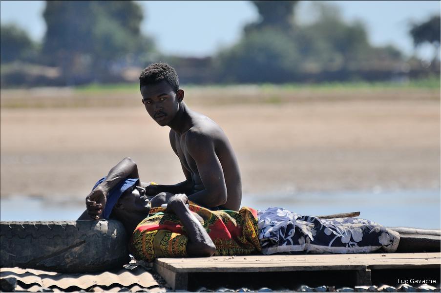 En remontant le fleuve Tsiribihinia jusqu'à Belo. (31)