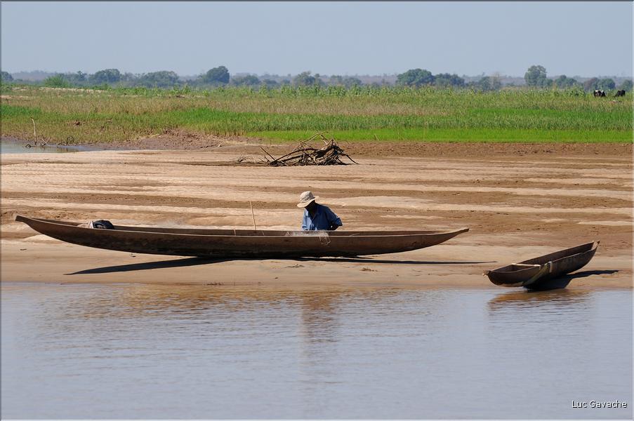 En remontant le fleuve Tsiribihinia jusqu'à Belo. (42)