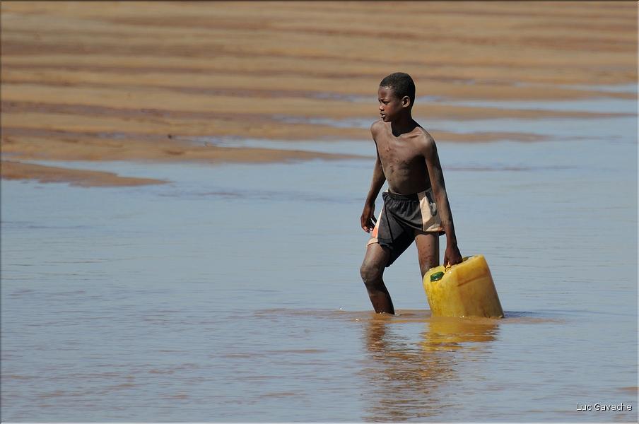 En remontant le fleuve Tsiribihinia jusqu'à Belo. (43)