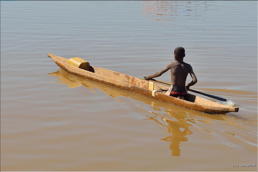 En remontant le fleuve Tsiribihinia jusqu'à Belo. (52)