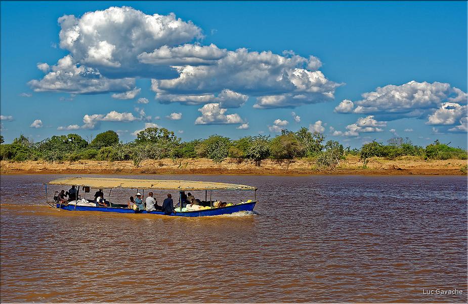 En remontant le fleuve Tsiribihinia jusqu'à Belo. (73)