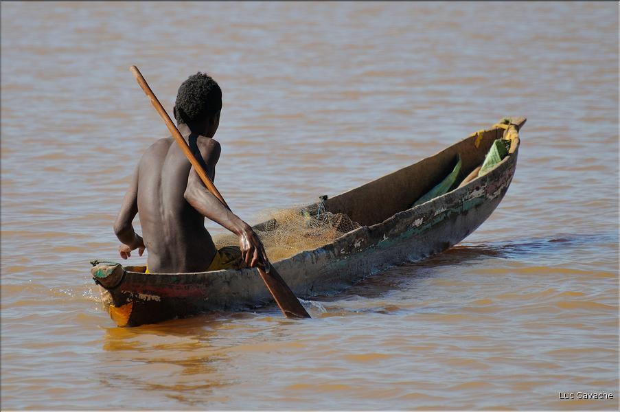En remontant le fleuve Tsiribihinia jusqu'à Belo. (77)