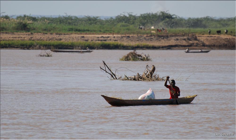 En remontant le fleuve Tsiribihinia jusqu'à Belo. (85)