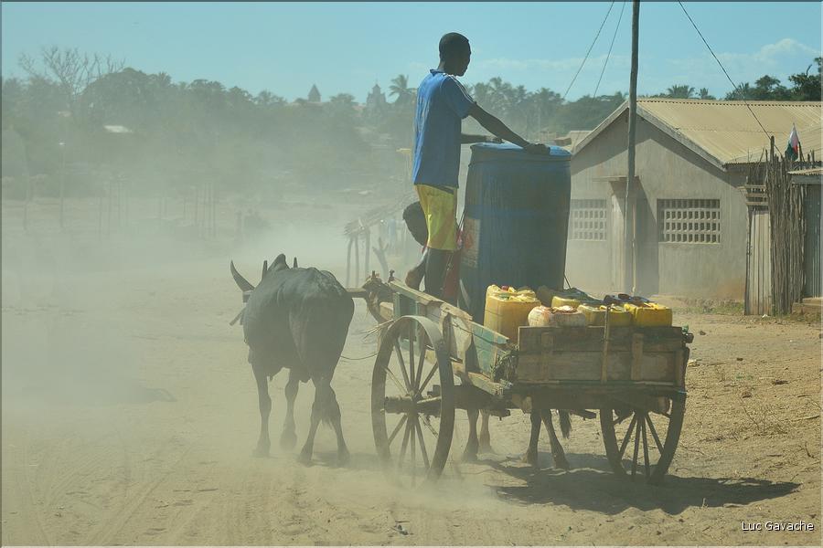 Dans les rues de Belo-sur-Tsiribihinia. (1)