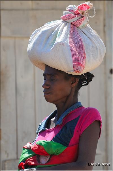Dans les rues de Belo-sur-Tsiribihinia. (49)