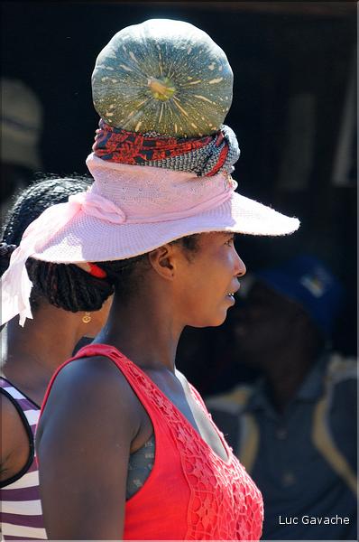 Dans les rues de Belo-sur-Tsiribihinia. (57)