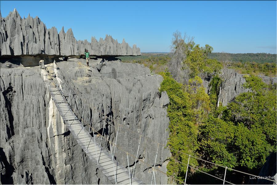 Les grands Tsingy de Bekopaka sont issus d'une formation calcaire de 200 millions d'années. (49)